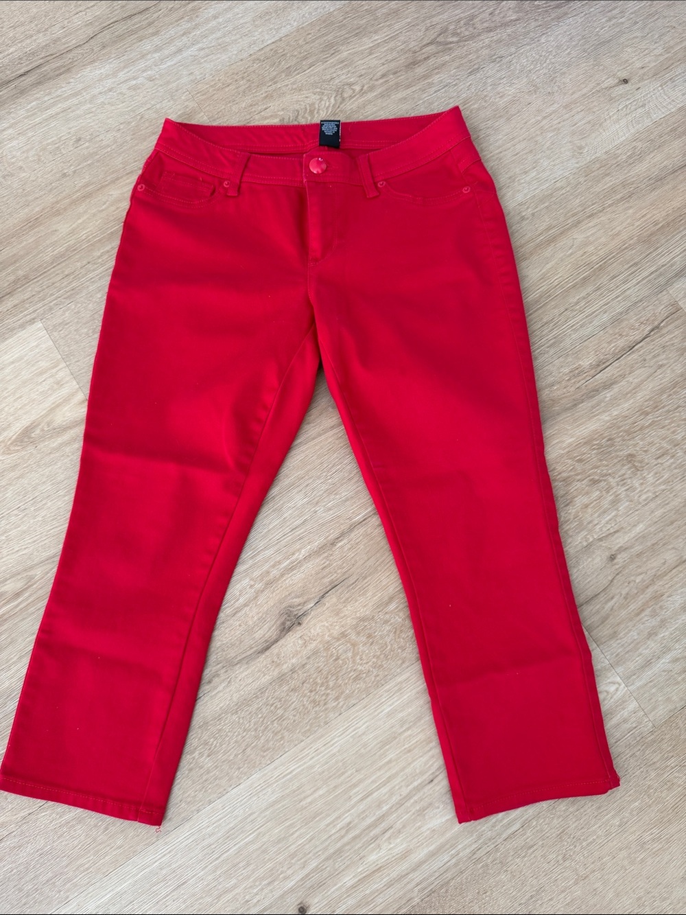 Women’s Red Stretch Capri Jeans
